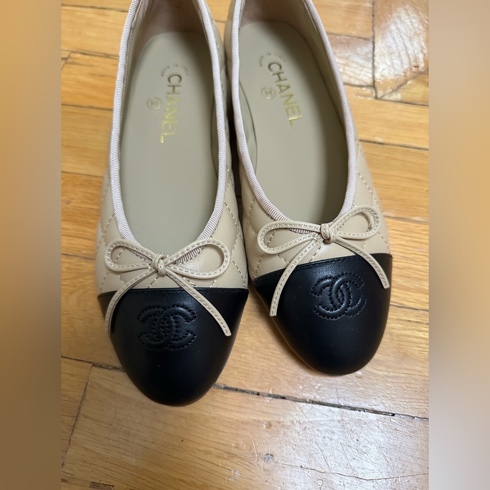 Aged Calfskin Quilted Chanel Cap Toe Ballerina Flats Beige & Black - Picture 4 of 5